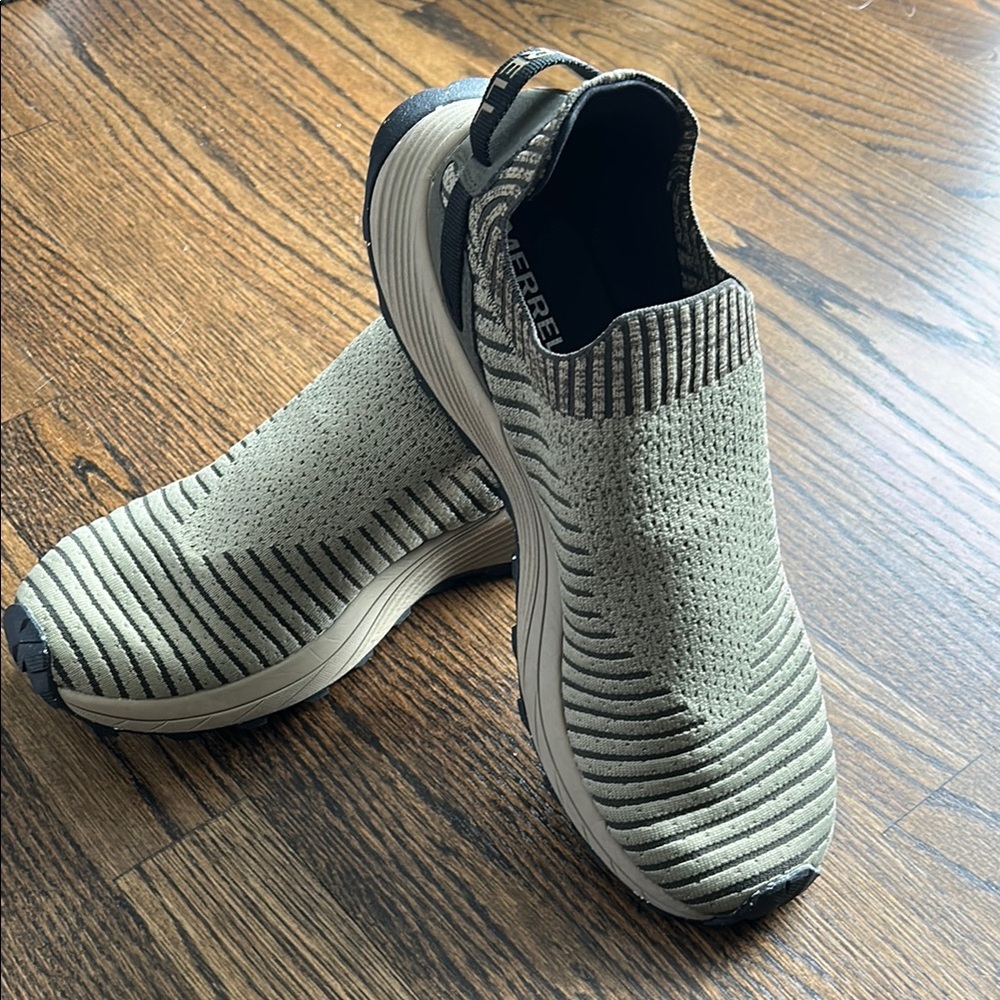 Men’s Merrell Embark Mocs. 9.5 Wide green/brown stretch EUC